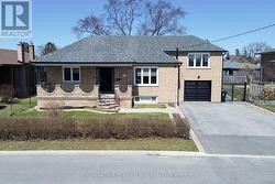286 WATERLOO AVENUE S  Toronto, ON M3H 3Z8