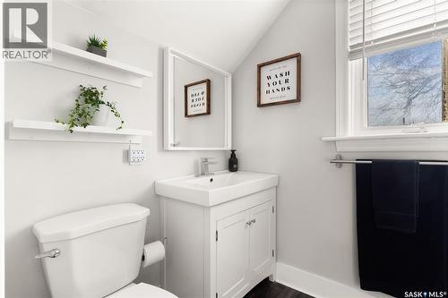 4021 Victoria Avenue, Regina, SK - Indoor Photo Showing Bathroom