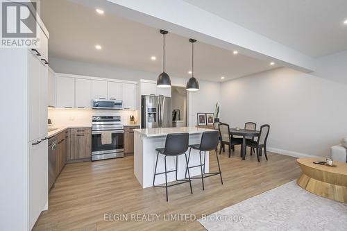 33 Evylean Court, St. Thomas, ON - Indoor Photo Showing Kitchen With Upgraded Kitchen