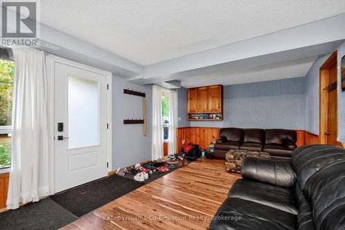 1950 Champlain Road, Tiny, ON - Indoor Photo Showing Living Room