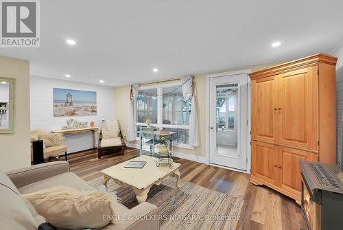 41 Andrew Crescent, Goderich (Goderich (Town)), ON - Indoor Photo Showing Living Room