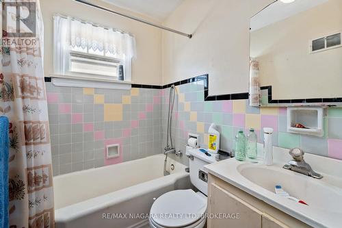 506 Harriet Street, Welland (Lincoln/Crowland), ON - Indoor Photo Showing Bathroom