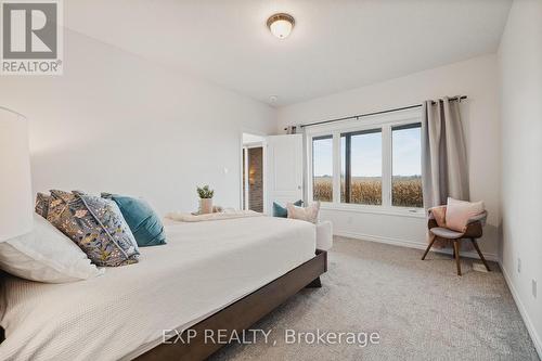 126 Maple Street, Mapleton, ON - Indoor Photo Showing Bedroom