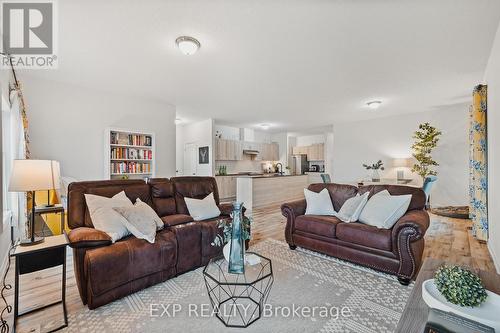126 Maple Street, Mapleton, ON - Indoor Photo Showing Living Room