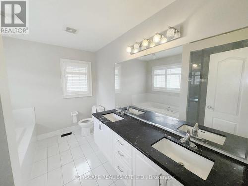 Primary Bedroom - 5pc Ensuite - 33 Brookwater Crescent, Caledon, ON - Indoor Photo Showing Bathroom