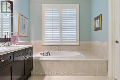 762 Hidden Grove Lane, Mississauga, ON - Indoor Photo Showing Bathroom