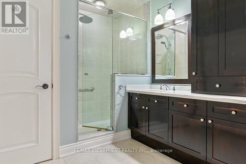 762 Hidden Grove Lane, Mississauga, ON - Indoor Photo Showing Bathroom