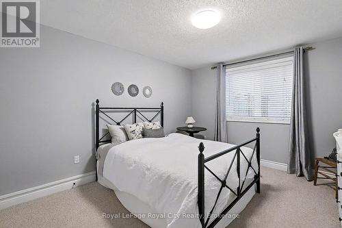 2 bedroom, basement apt. - 8 Zaduk Place, Guelph (Kortright East), ON - Indoor Photo Showing Bedroom