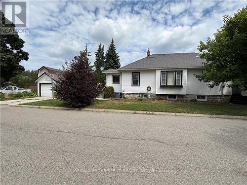 9 Grantham Avenue S, St. Catharines, ON - Outdoor