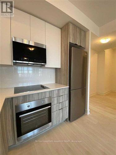 825 - 2485 Taunton Road, Oakville, ON - Indoor Photo Showing Kitchen