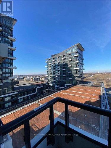 825 - 2485 Taunton Road, Oakville, ON - Outdoor