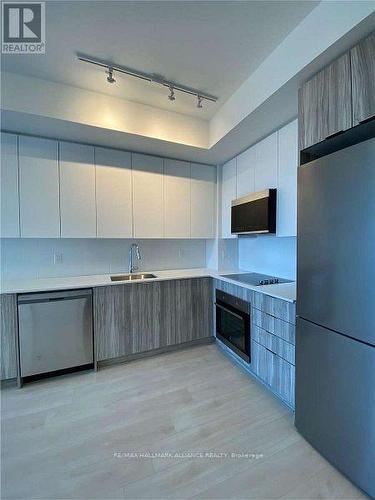 825 - 2485 Taunton Road, Oakville, ON - Indoor Photo Showing Kitchen
