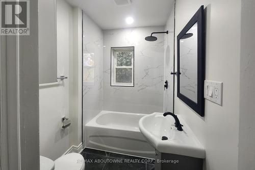 41 Somerset Avenue, Hamilton, ON - Indoor Photo Showing Bathroom
