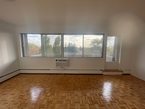 Living Room - 604-5500 Av. Macdonald, Côte-Saint-Luc, QC - Indoor Photo Showing Other Room