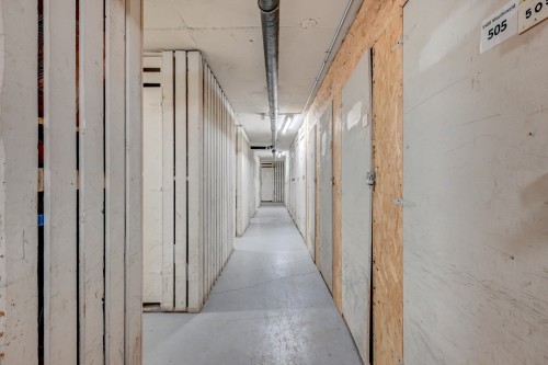 Storage - 604-5500 Av. Macdonald, Côte-Saint-Luc, QC - Indoor Photo Showing Other Room