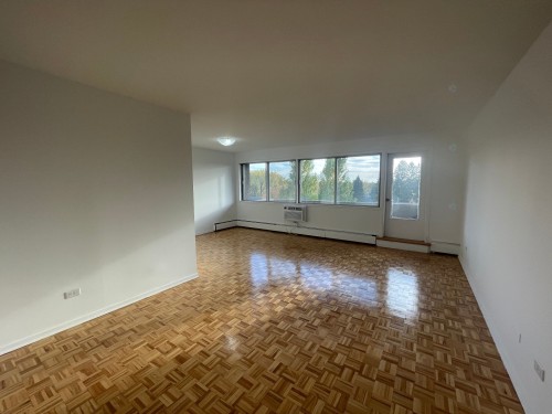 Living Room - 604-5500 Av. Macdonald, Côte-Saint-Luc, QC - Indoor Photo Showing Other Room