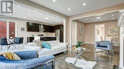 33 Robbins Ridge E, Brant, ON - Indoor Photo Showing Living Room