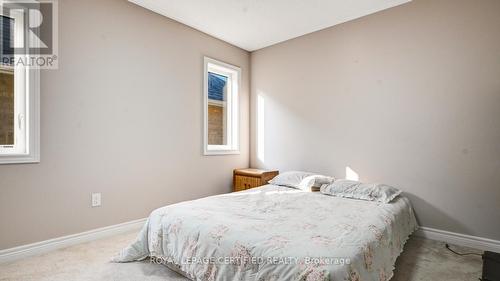 33 Robbins Ridge E, Brant, ON - Indoor Photo Showing Bedroom