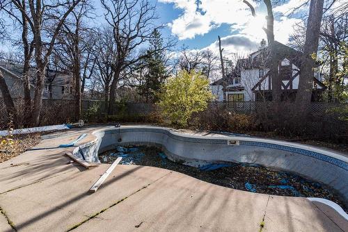 103 Handsart Boulevard, Winnipeg, MB - Outdoor With In Ground Pool