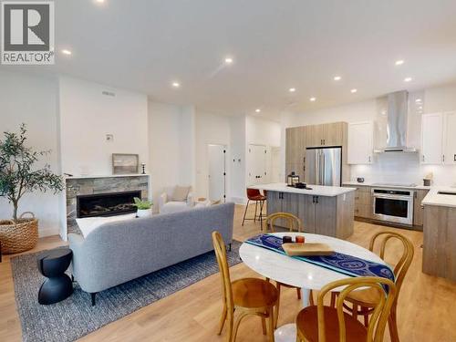 4076 Saturna Ave, Powell River, BC - Indoor