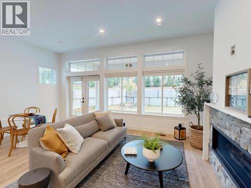 4076 Saturna Ave, Powell River, BC - Indoor Photo Showing Living Room With Fireplace