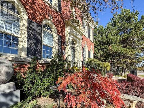 68 Regent Street, Richmond Hill, ON - Outdoor