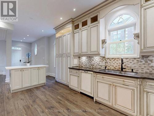 68 Regent Street, Richmond Hill, ON - Indoor Photo Showing Kitchen With Double Sink With Upgraded Kitchen