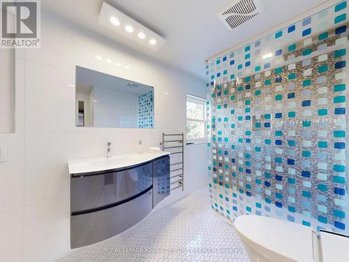 68 Regent Street, Richmond Hill, ON - Indoor Photo Showing Bathroom