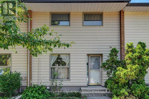 7 CARMICHAEL COURT  Ottawa, ON K2K 1K1
