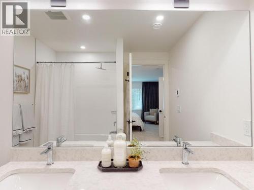 4064 Saturna Ave, Powell River, BC - Indoor Photo Showing Bathroom