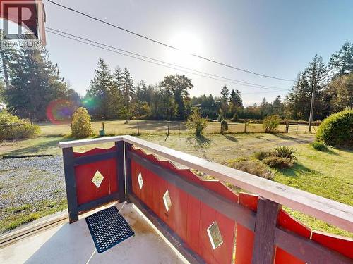 10198 Highway 101, Powell River, BC - Outdoor