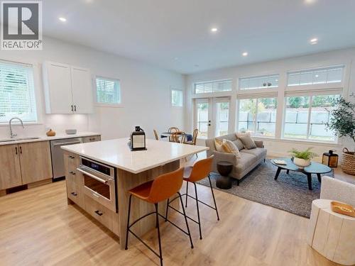 4078 Saturna Ave, Powell River, BC - Indoor Photo Showing Kitchen With Upgraded Kitchen