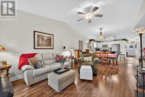 19 Chestnut Lane, Wasaga Beach, ON - Indoor Photo Showing Living Room
