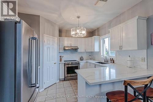 1516 Skyview Street, Oshawa, ON - Indoor Photo Showing Kitchen