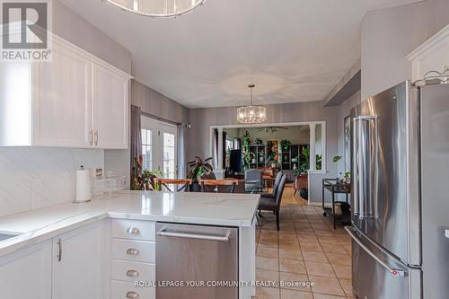 1516 Skyview Street, Oshawa, ON - Indoor Photo Showing Kitchen