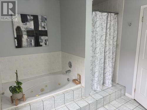 1516 Skyview Street, Oshawa, ON - Indoor Photo Showing Bathroom