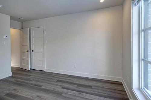 Primary bedroom - 3171B Rue Roger, Sainte-Marthe-Sur-Le-Lac, QC - Indoor Photo Showing Other Room