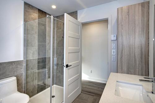 Bathroom - 3171B Rue Roger, Sainte-Marthe-Sur-Le-Lac, QC - Indoor Photo Showing Bathroom
