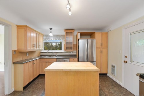 746 Gorge Rd West, Saanich, BC 