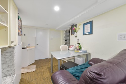 746 Gorge Rd West, Saanich, BC 