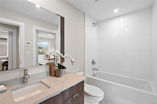 109-2520 Hackett Cres, Central Saanich, BC - Indoor Photo Showing Bathroom