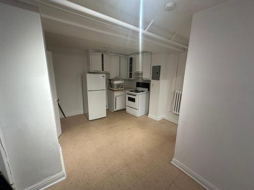 Cuisine - 5155  - 5157 Av. Cumberland, Montréal (Côte-Des-Neiges/Notre-Dame-De-Grâce), QC - Indoor Photo Showing Kitchen
