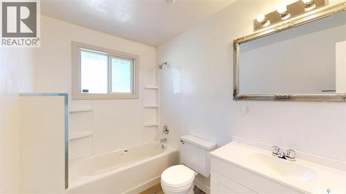 2637 Melrose Avenue, Saskatoon, SK - Indoor Photo Showing Bathroom