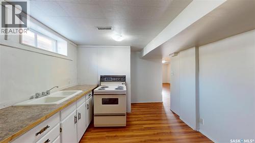 2637 Melrose Avenue, Saskatoon, SK - Indoor Photo Showing Kitchen With Double Sink