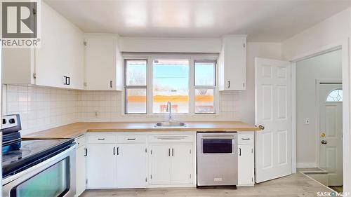 2637 Melrose Avenue, Saskatoon, SK - Indoor Photo Showing Kitchen