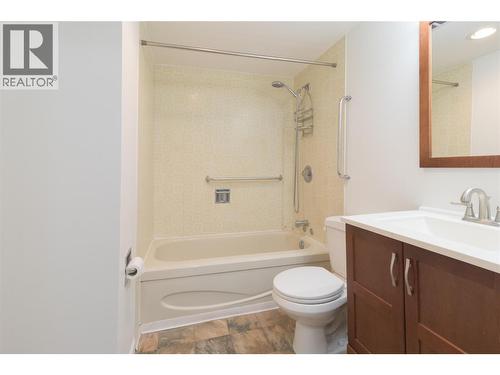 445 All Star Court Unit# 106, Kelowna, BC - Indoor Photo Showing Bathroom