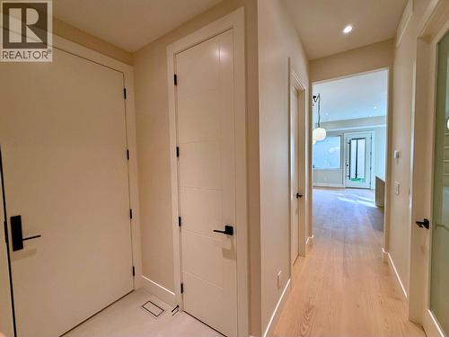 781 Martin Avenue Unit# 4, Kelowna, BC - Indoor Photo Showing Other Room