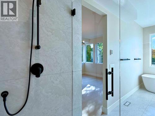 781 Martin Avenue Unit# 4, Kelowna, BC - Indoor Photo Showing Bathroom