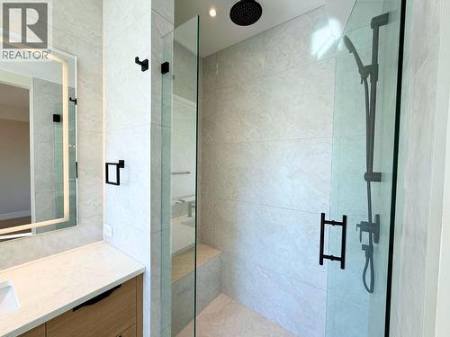 781 Martin Avenue Unit# 4, Kelowna, BC - Indoor Photo Showing Bathroom