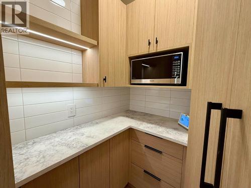 781 Martin Avenue Unit# 4, Kelowna, BC - Indoor Photo Showing Kitchen